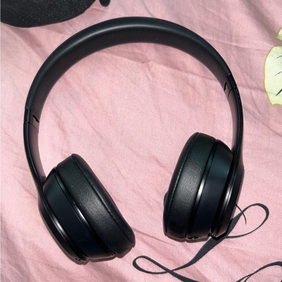 Beats by Dre Headphones - Picture 3 of 4